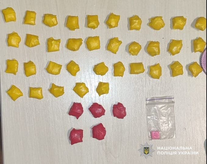 Фото до матеріалу: 23-річну жінку затримали за підозрою в збуті наркотиків на Олександрійщині