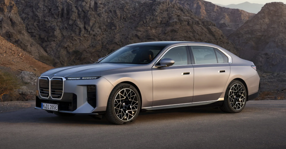 Фото до матеріалу: BMW представив оновлений флагман 7 Series: новий дизайн, технології Neue Klasse та потужні електромобілі