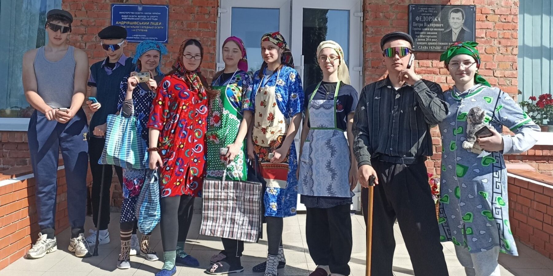 Фото до матеріалу: Неандертальці використовували зуби носорогів як інструменти 100 тисяч років тому