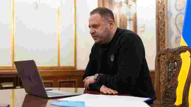 Фото до матеріалу: Андрій Єрмак радився з ворожкою щодо призначень на держпосади