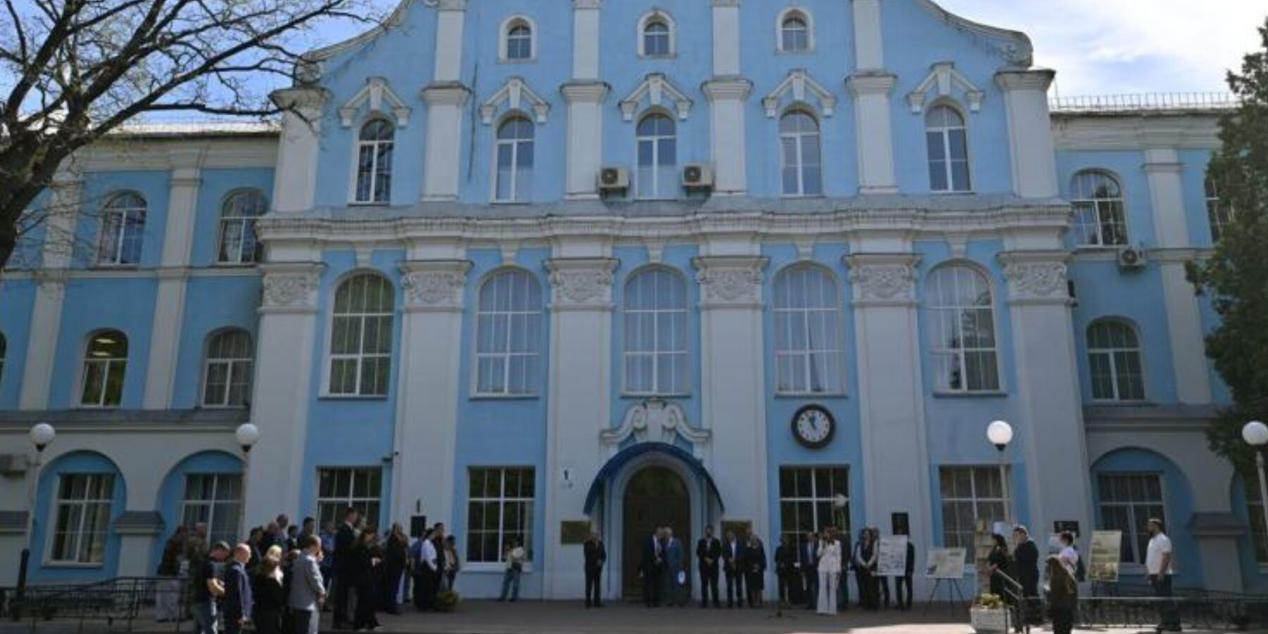 Фото до матеріалу: Вчені підтвердили природний квантовий спіновий рід у мінералі гербертсмітит