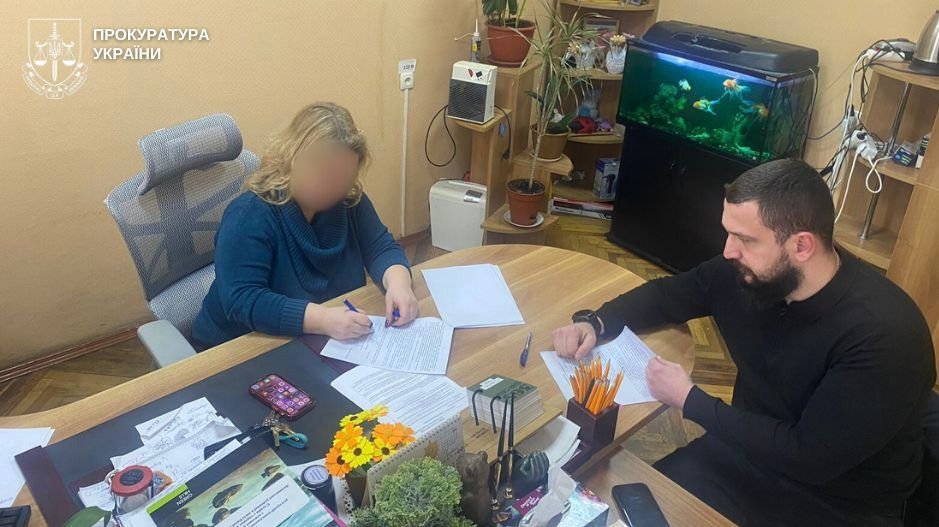 Фото до матеріалу: У Києві судитимуть посадовицю за формальну перевірку сім’ї, в якій матір катувала 9-річного сина