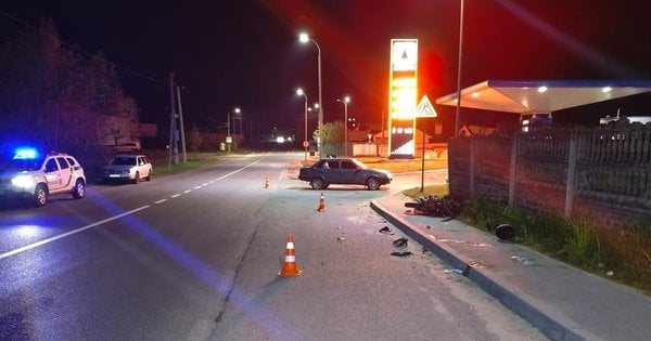 Фото до матеріалу: ДТП на Львівщині: двоє підлітків у лікарні після зіткнення ВАЗа з мотоциклом