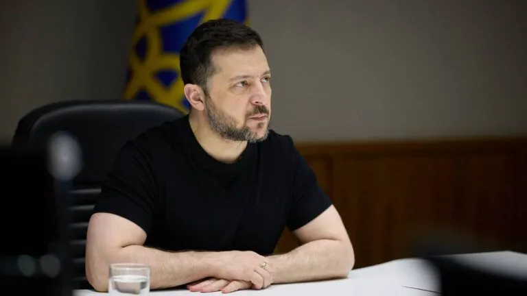Фото до матеріалу: Продовження воєнного стану та мобілізації до 2026 року: Зеленський подав законопроєкти до Ради