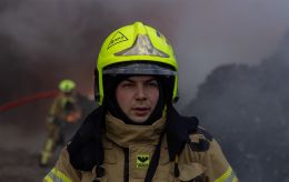 Фото до матеріалу: Смачніше за шашлик: курячі гомілки з карамельною глазурю просто тануть у роті