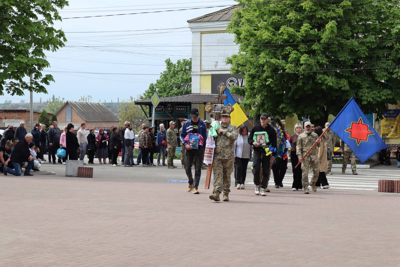 Фото до матеріалу: Новоукраїнці попрощалися з двома загиблими воїнами