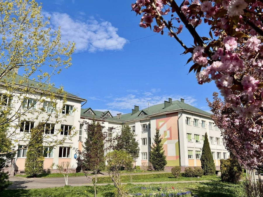 Фото до матеріалу: У Калуському науковому ліцеї імені Бахматюка відбудуться вступні іспити до 5 класу