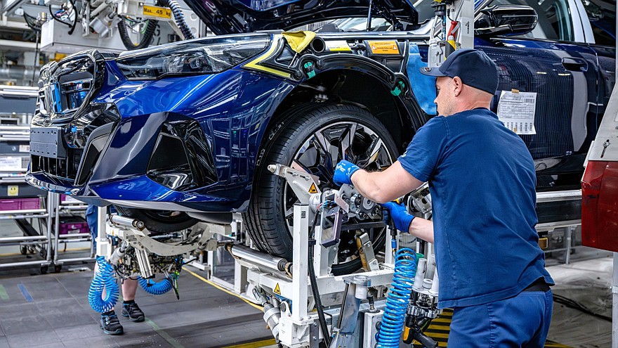 Фото до матеріалу: BMW i5 став 2-мільйонним електромобілем: новини про випуск та продажі