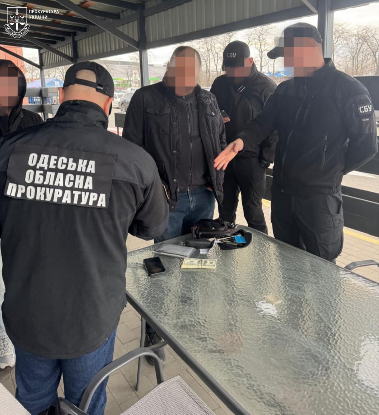 Фото до матеріалу: Митника Одеси затримали за «тариф» на пріоритетний прохід митниці
