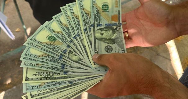 Фото до матеріалу: У Львові чоловік розбив скло машини та вкрав речі та велику суму грошей