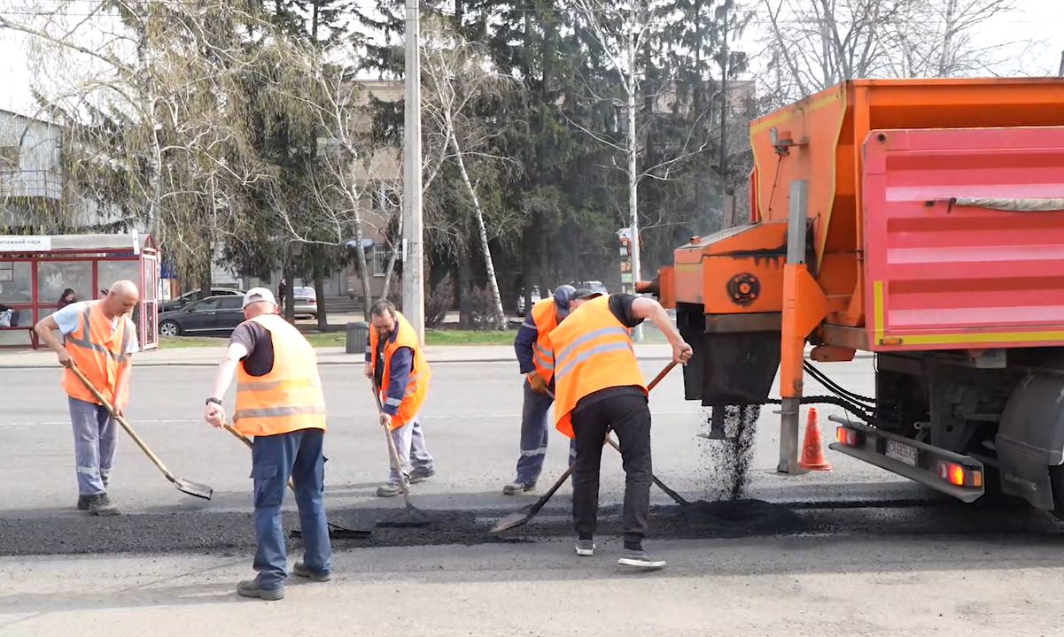 Фото до матеріалу: Вулицю Джохара Дудаєва в Черкасах відремонтують за 1,3 млн гривень