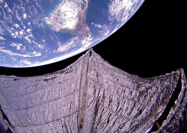 Фото до матеріалу: Космічний LightSail 2 надіслав фотографії Землі з орбіти