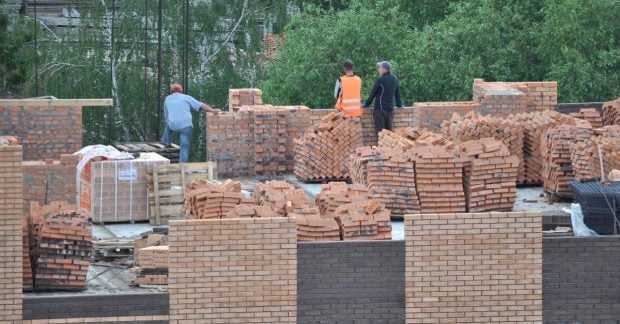 Фото до матеріалу: Черкаси та Івано-Франківськ: дефіцит кадрів змушує будівельників залучати іноземців
