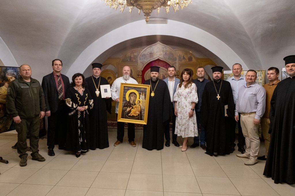 Фото до матеріалу: Вінниця: відкрився мистецький проєкт «Молитва за Україну» з історією у Ватикані