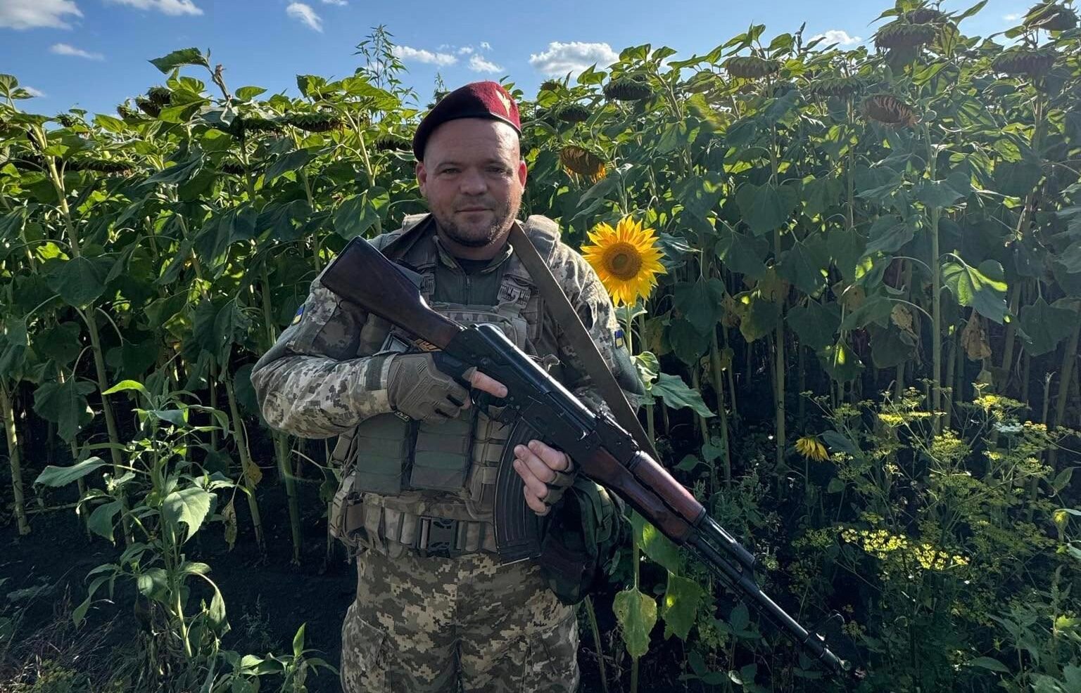 Фото до матеріалу: Ветеран «Айдар» Дмитро Добринов допомагає побратимам у Вінницькій області
