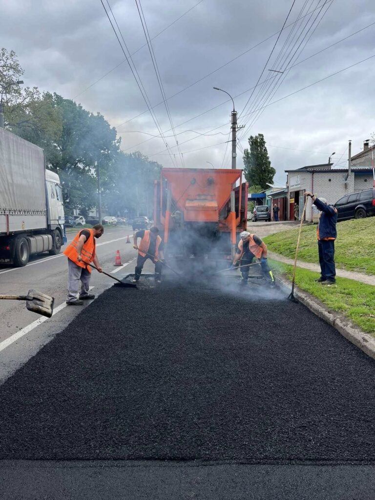 Фото до матеріалу: У Черкасах почали ремонт дороги на вулиці Руставі