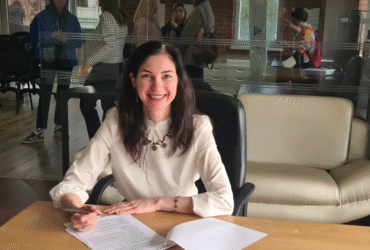 Фото до матеріалу: Малювання як опора: як переселенка з Сум Оксана Нефьодова допомагає ВПО відновлюватися у Нижньому Селищі