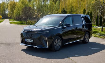 Фото до матеріалу: McLaren повертається до Ле-Ману: гіперкар для клієнтів потужніший за гоночний болід