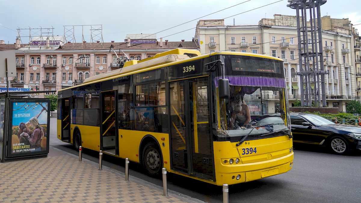 Фото до матеріалу: У травні пенсіонерам доведеться платити за проїзд у частині транспорту: де пільги тимчасово не діятимуть