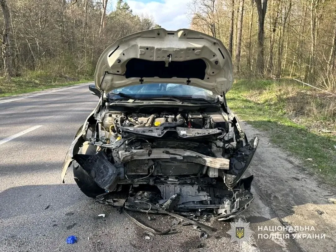 Фото до матеріалу: П'ятеро постраждалих у ДТП на Львівщині: дві дитини госпіталізовані