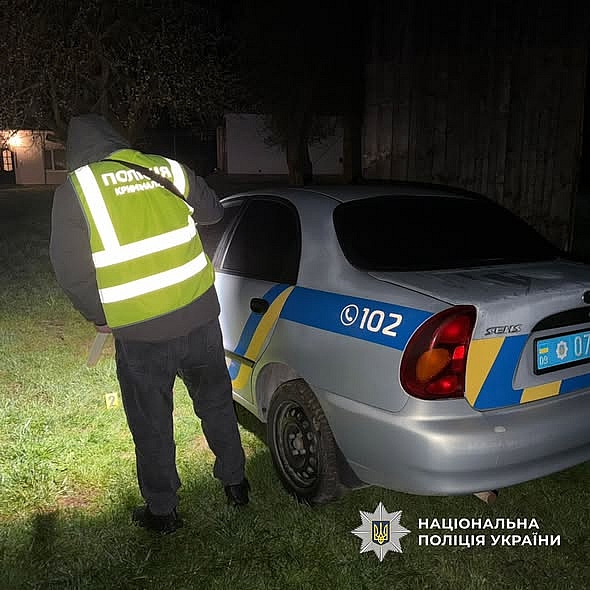 Фото до матеріалу: Чоловік з ножем атакував поліцію та погрожував медикам на Прикарпатті