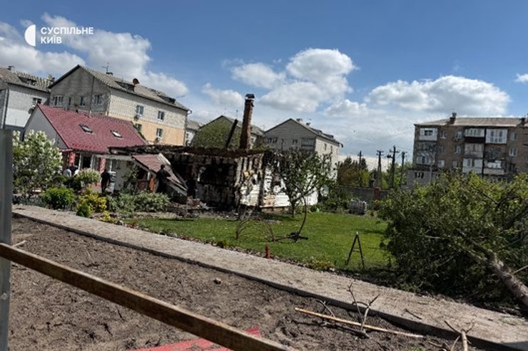 Фото до матеріалу: У ніч на 14 травня в селі Щасливе згорів будинок родини загиблого військовослужбовця