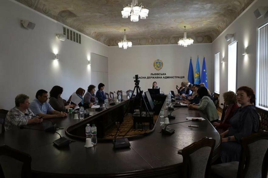Фото до матеріалу: У школах Львівщини з'являться зони для чищення зубів