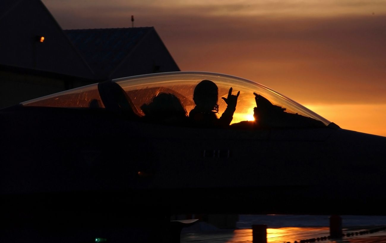 Фото до матеріалу: Українські пілоти вчать літати на F-16 без GPS