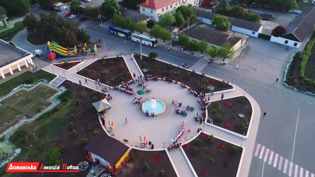 Фото до матеріалу: Нові традиції дозвілля: у Калинівці діти святкують пікніки на березі лиману