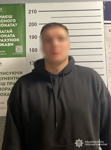Фото до матеріалу: У центрі Львова поліцейські затримали зловмисника, який побив жителя