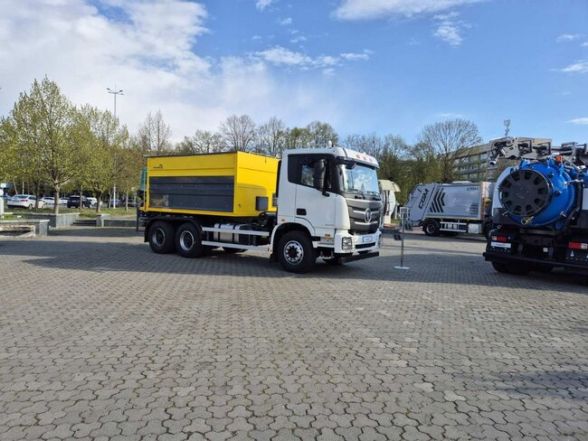 Фото до матеріалу: Харківські сміттєвози і дніпровські модулі: до Вінниці привезли новинки спецтехніки та інновації для громад - 20 хвилин
