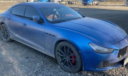 Фото до матеріалу: У Києві помітили новий кросовер Aston Martin DBX707: фото та характеристики