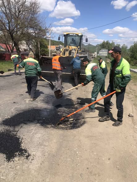Фото до матеріалу: На Тячівщині триває ремонт дороги Тересва – Нересниця: рух відкрито