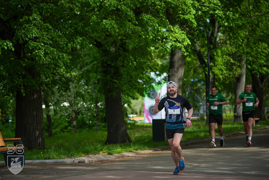 Фото до матеріалу: Бігуни з Європи підтримали миколаївських морпіхів