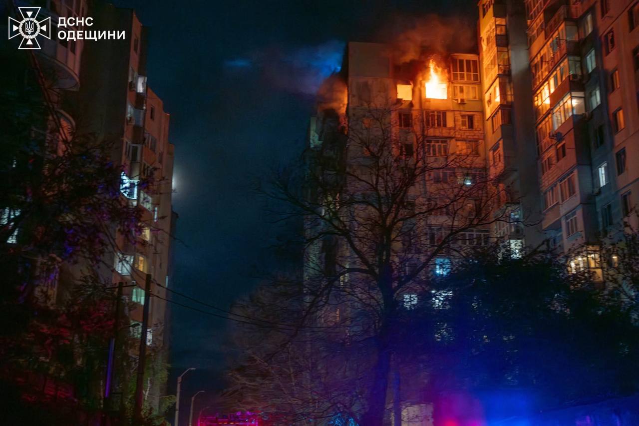 Фото до матеріалу: Російські атаки 1 травня: одна загибла, 52 поранених, руйнування в Херсоні, Одесі та Сумах