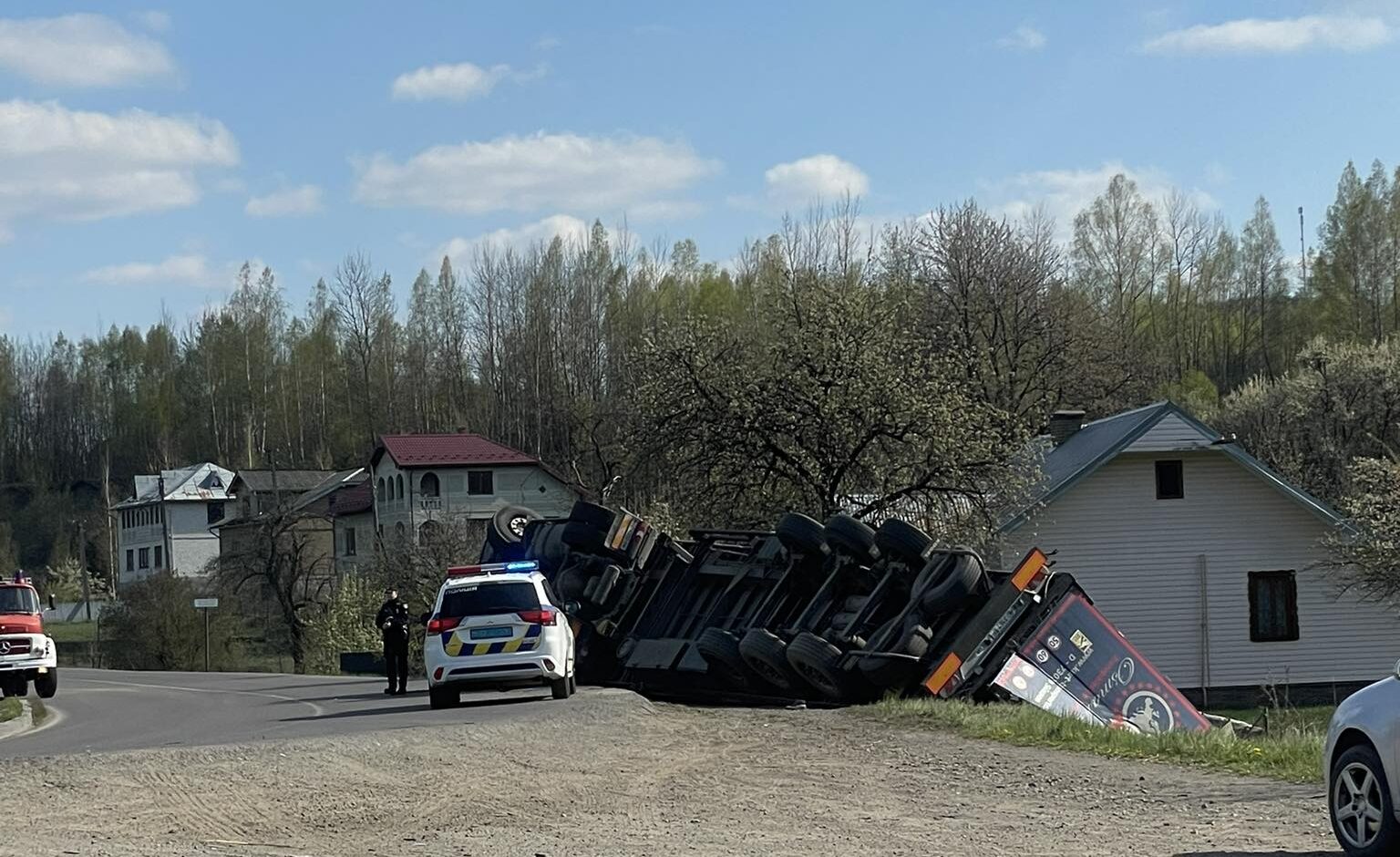 Фото до матеріалу: ДТП на Франківщині: фура злетіла у кювет, водія госпіталізували