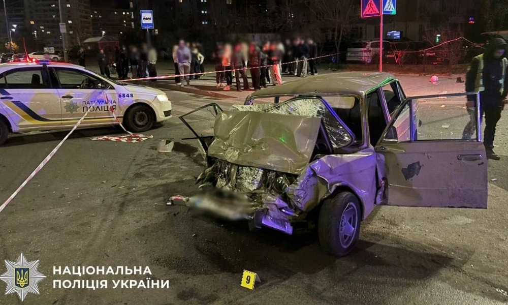Фото до матеріалу: У Фастівському районі авто Ford зіткнулось з електроскутером: постраждалу жінку госпіталізували