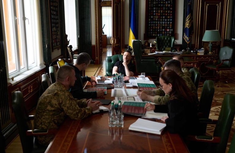 Фото до матеріалу: Зарплата військовим до 400 тисяч грн та поетапна демобілізація: що анонсував Зеленський
