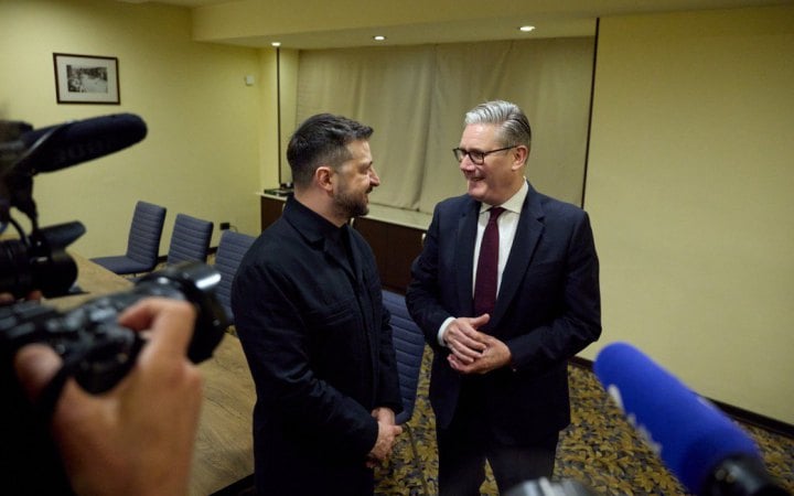 Фото до матеріалу: Зеленський і Стармер у Єревані: новини для Володимира