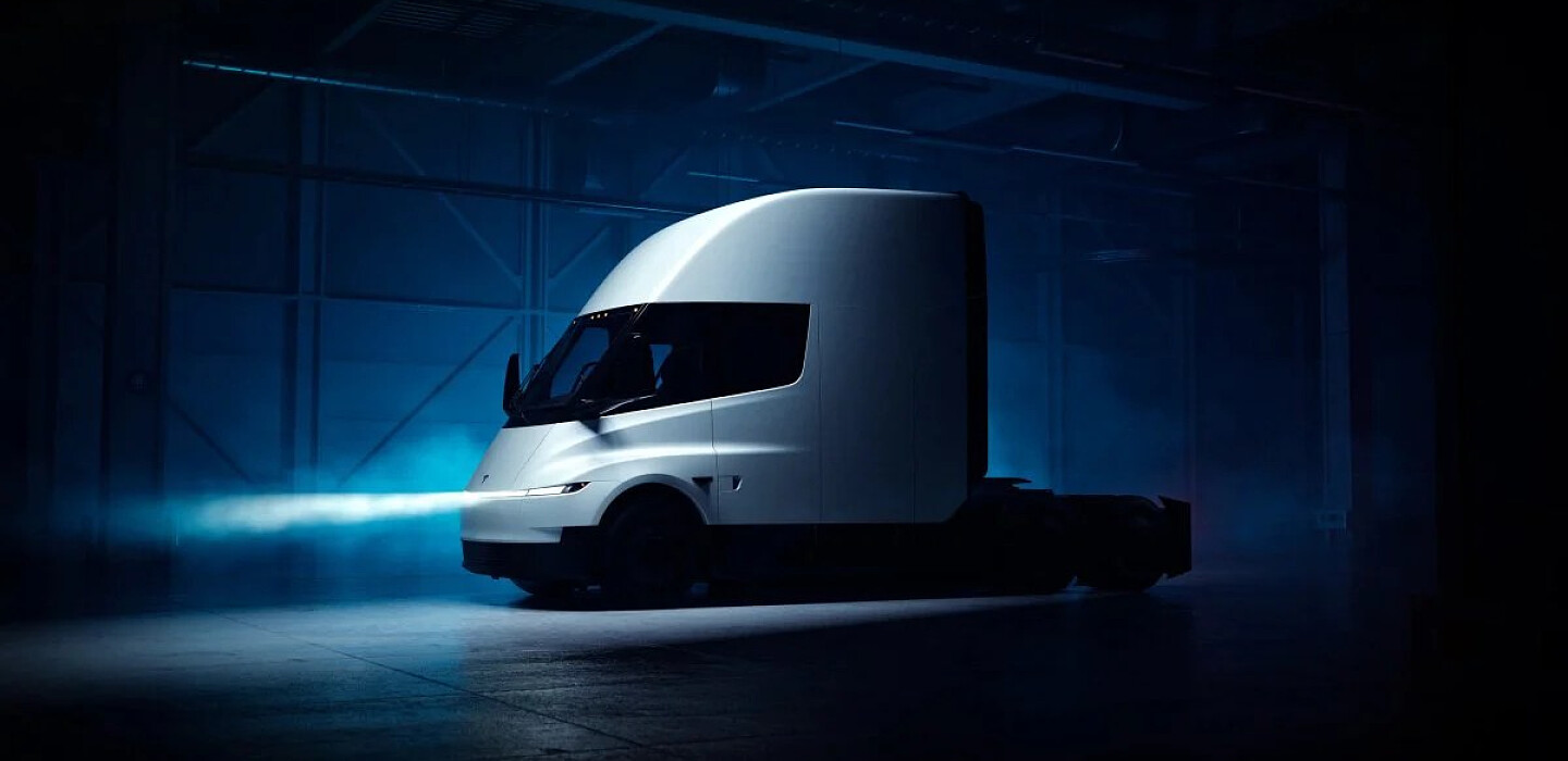 Фото до матеріалу: Tesla запустила масове виробництво електровантажівок: новий завод у Неваді випускає до 50 тисяч одиниць на рік