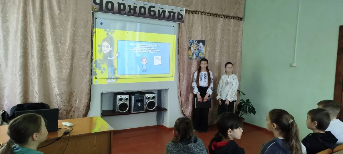 Фото до матеріалу: У Розвазькій гімназії провели виховний захід до 40-х роковин Чорнобильської катастрофи
