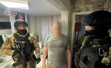 Фото до матеріалу: У Дніпрі поліція замість захисту під час тривоги намагалася затримати громадянина, який не міг увійти в укриття