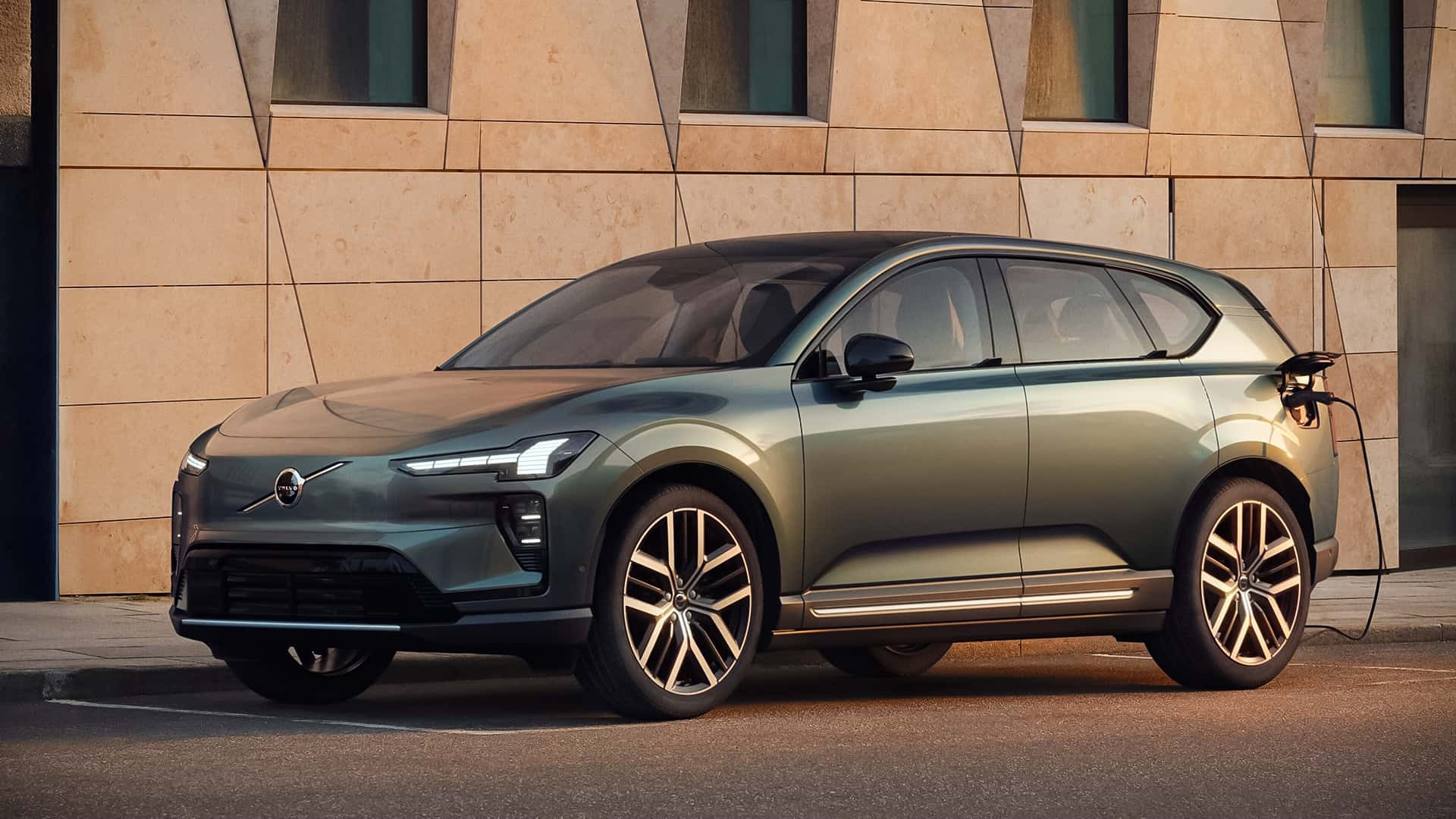 Фото до матеріалу: Volvo презентував новий електричний кросовер EX60: фото та характеристики