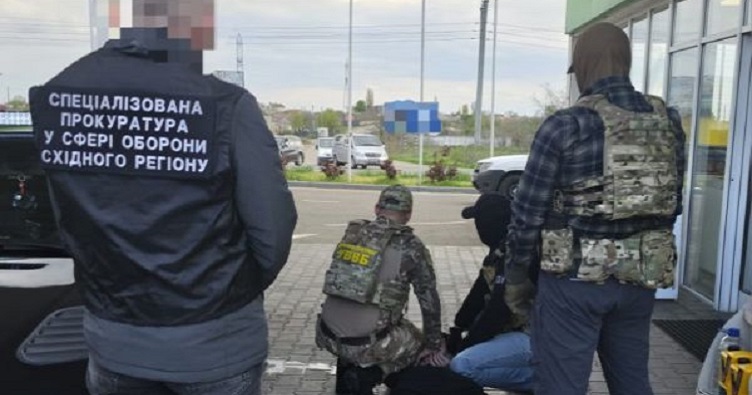 Фото до матеріалу: Екс-командир Нацгвардії за хабар допомагав військовим незаконно покидати Україну
