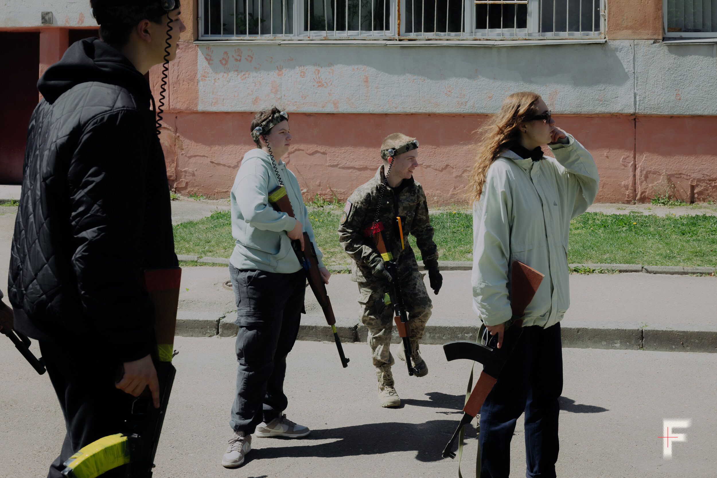 Фото до матеріалу: Діти вчаться накладати турнікети та стріляти: як працюють центри національно-патріотичного виховання у Львові