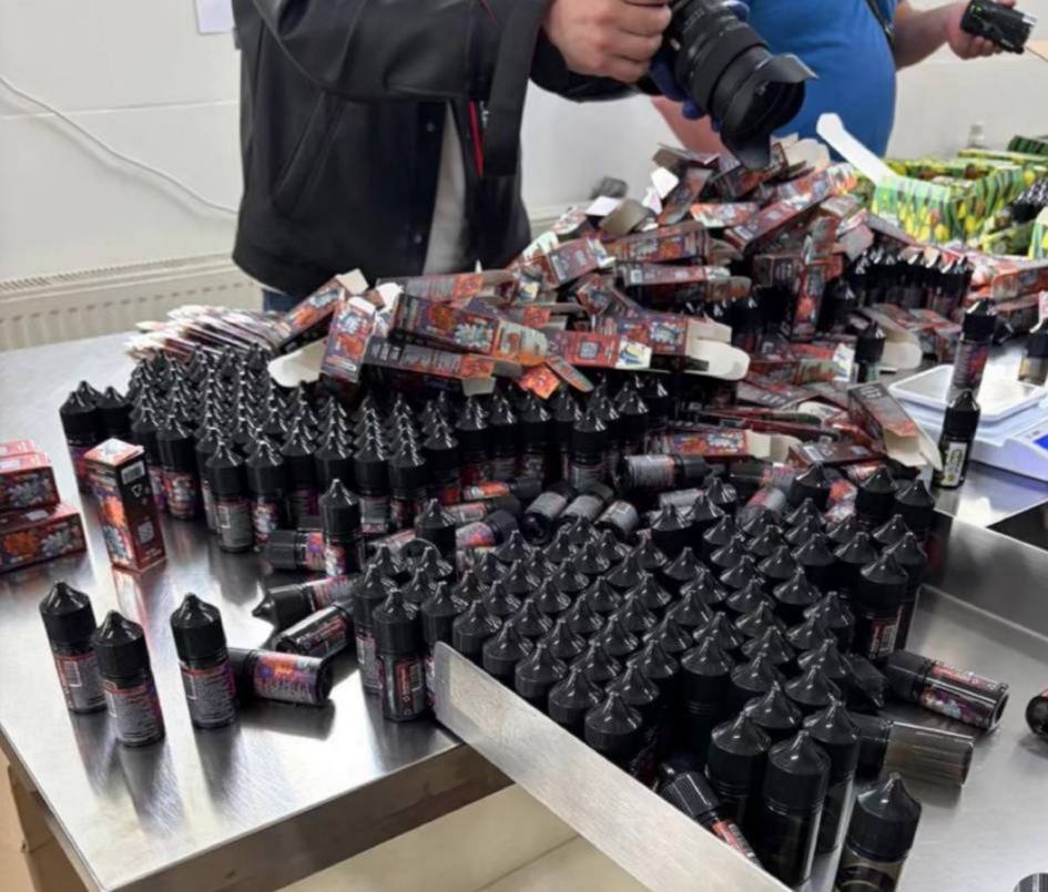 Фото до матеріалу: У Львові тривають масові обшуки у vape-магазинах: що перевіряють правоохоронці
