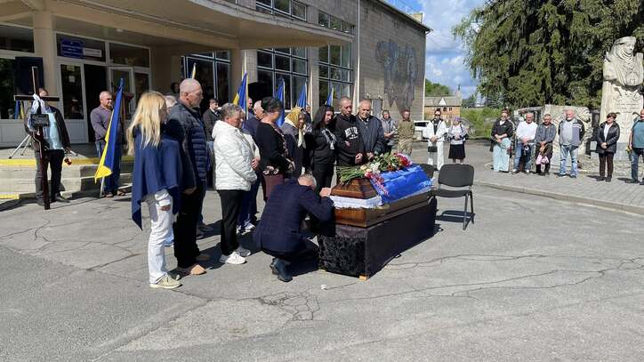 Фото до матеріалу: Владислав Мелюшко: майже три роки вважався зниклим безвісти, а сьогодні його простилася родина