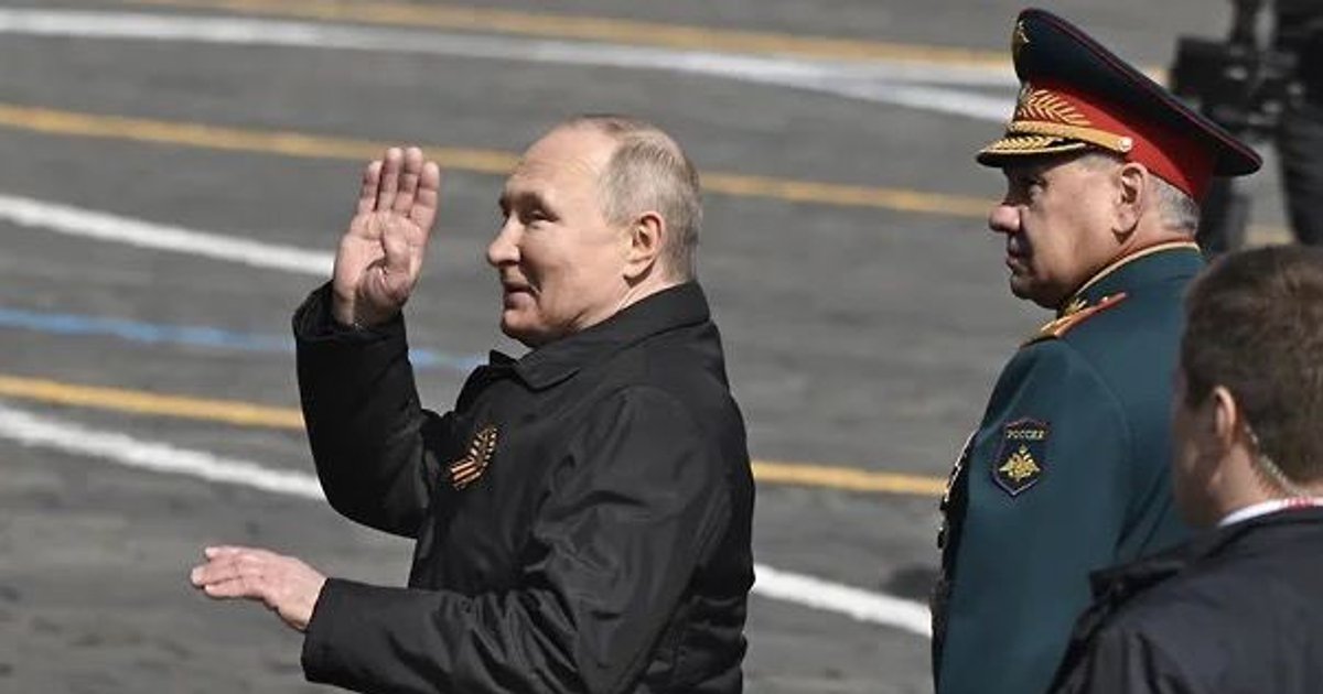 Фото до матеріалу: Без танків і мобільного зв'язку: у Путіна виправдалися за незвичний парад на Красній площі