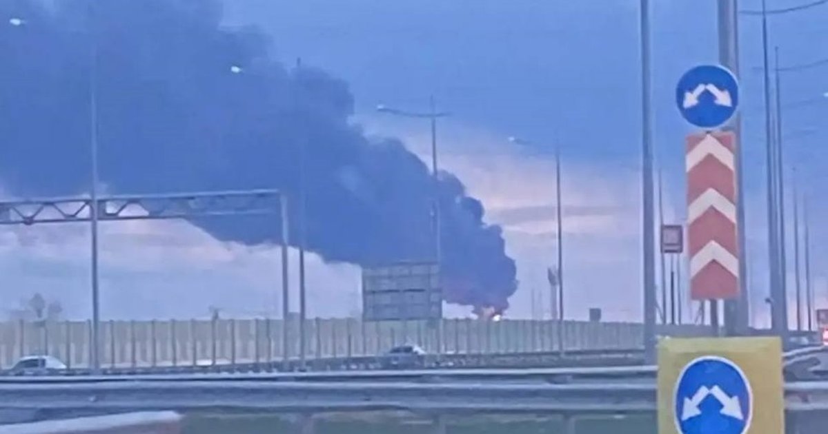 Фото до матеріалу: Пожежа біля аеропорту Пермі: дим і тривога після загрози БПЛА