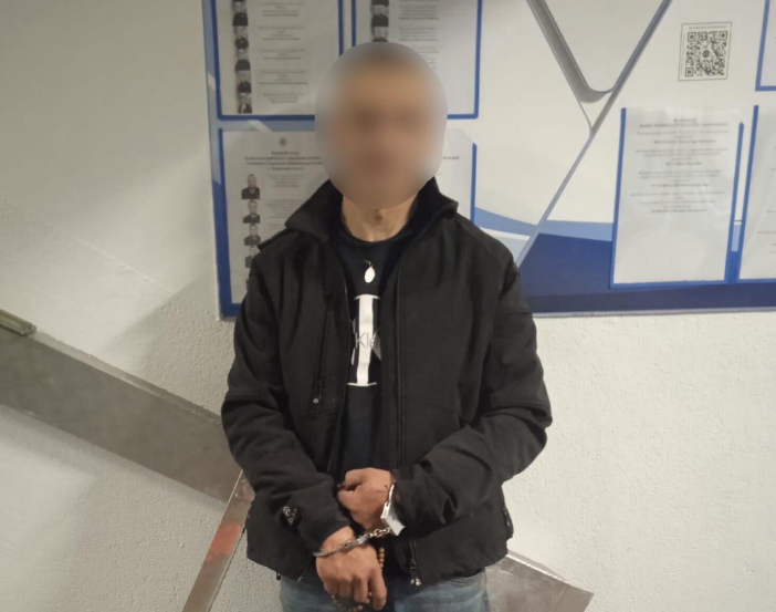 Фото до матеріалу: Чоловік з газовим балончиком і ножем захопив дитину на вулиці Кавалерідзе у Львові